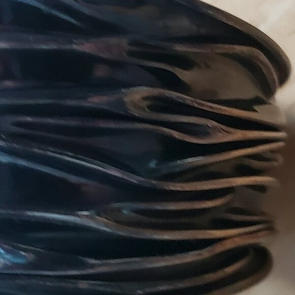 VINTAGE SILVER TONE BRUTERIST CRINKLED BRACELET - Picture 5 of 6